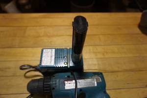 Mikita Model 6095D Cordless Drill Driver With Battery, Charger and Case