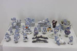 lot 1 image: Snow Buddies