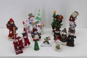 lot 7 image: Christmas Dcor