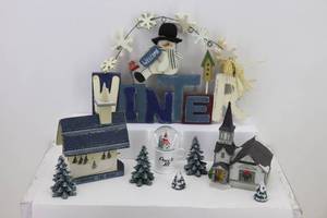 lot 8 image: Winter Sign & Dcor