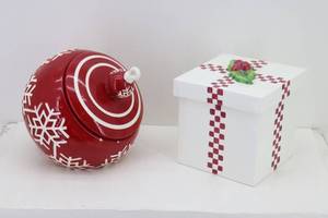lot 14 image: Cookie Jars