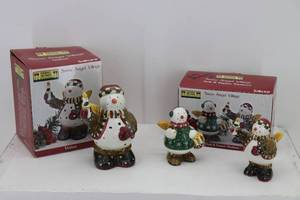 lot 18 image: Debbie Mum Snow Angel Village & SaltPepper Shakers