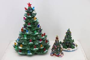 lot 21 image: 6 7 & 15 Trees & Music Box