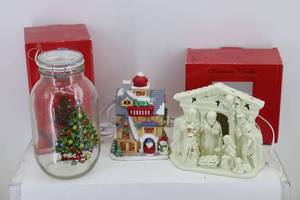 lot 25 image: Lighted Xmas Dcor & Cookie Jar