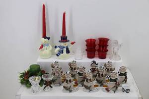 lot 29 image: Candle Holders