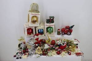 lot 33 image: Ornaments