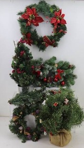 lot 35 image: Wreaths & Dcor