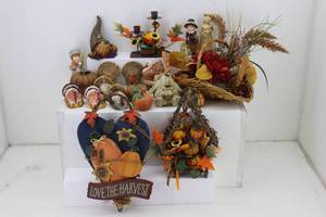 lot 40 image: Fall Dcor, SaltPepper Shakers