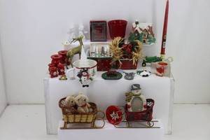lot 42 image: Misc Christmas Dcor