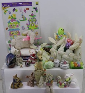 lot 44 image: Easter Dcor