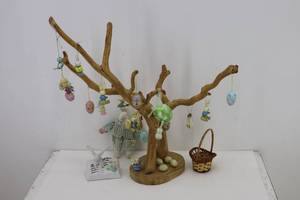 lot 46 image: Easter Tree