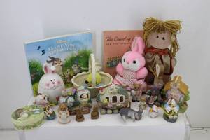 lot 50 image: Easter Dcor