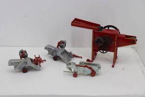 lot 58 image: Ertl Farm Toys