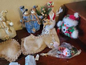 lot 79 image: Christmas Decor