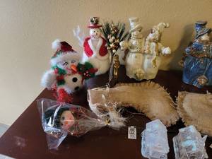 lot 80 image: Christmas Decor