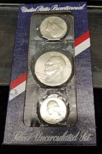 1976 US 3 COIN SILVER BICENTENNIAL SET IN ORIGINAL PACKAGING
