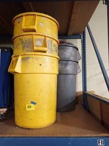 garbage cans 5 total