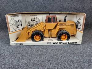 lot 2 image: ERTL Case W30 Wheel Loader Die Cast 116 Scale Loader in Original Box