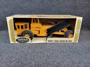 lot 6 image: TONKA Mighty Tonka Grader Grader in Original Box - No. 3945 - Made Between 1970 and 1973