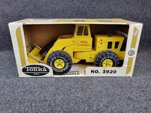 lot 7 image: TONKA Mighty Tonka Loader Loader in Original Box - No. 3920 - Made Between 1970 and 1973