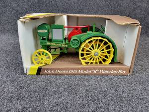 lot 18 image: ERTL 1915 John Deere Model R Waterloo Boy Tractor Die Cast 116 Scale Tractor in Original Box