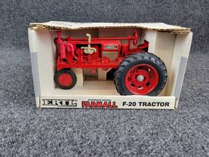 lot 21 image: ERTL Farmall F-20 Tractor Die Cast 116 Scale Tractor in Original Box