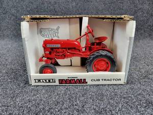 lot 22 image: ERTL Farmall Cub Tractor Die Cast 116 Scale Tractor in Original Box