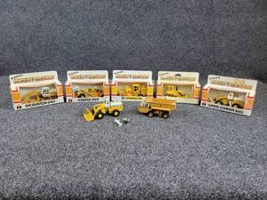 lot 38 image: Lot of (7) ERTL International Harvester Mighty Movers 164 Scale Diecast Construction Toys