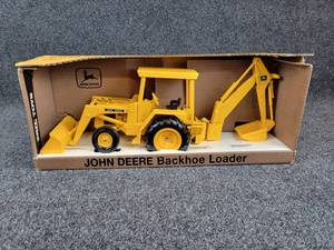 lot 39 image: ERTL John Deere Backhoe Loader 116 Scale Diecast Loader - Part No. 589