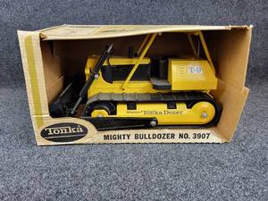 lot 40 image: TONKA Mighty Tonka Dozer Dozer in Original Box - No. 3907 - Made Between 1974 to 1975