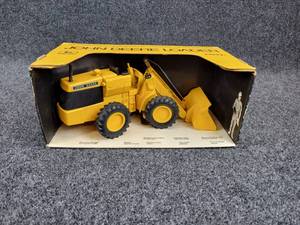 lot 43 image: ERTL John Deere Wheel Loader Die Cast 116 Scale in Original Box