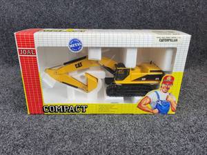 lot 48 image: JOAL Caterpillar 375 Excavator 150 Scale Die Cast Loader in Original Box