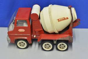 lot 6 image: Tonka Cement Mixer truck
