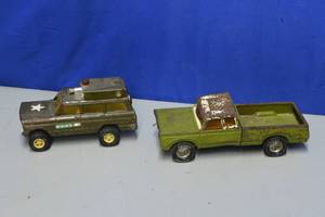 lot 12 image: Tonka Jeep Army Rescue and Green Nylint Press steel extended cab pickup truck