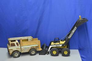 lot 13 image: Tonka Bell System truck and Strong Arm