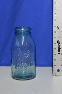 lot 24 image: Ball Blue Perfect Mason Glass Jar with Lid