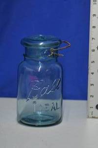lot 27 image: Blue Ball Ideal Glass Jar with Lid