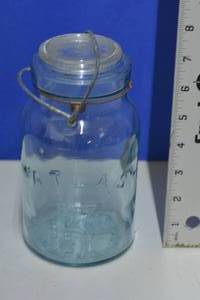 lot 29 image: Atlas E-Z Seal Glass jar with lid