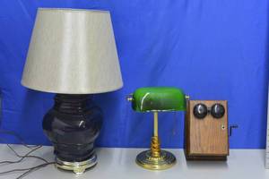 lot 35 image: 2 lamps and telephone ringer