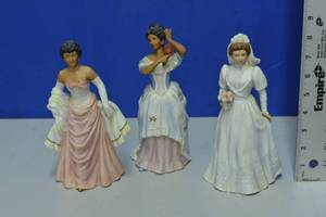 lot 37 image: Homeco Lady Figurines lot