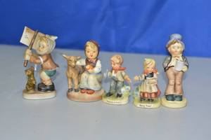 lot 49 image: KevinsAmerican Children figurine lot