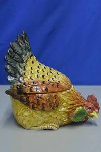 lot 122 image: Fitz and Floyd Classics Country butter tub