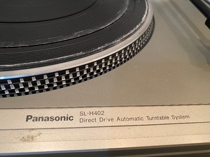 lot 44 image: Panasonic Turntable SL-H402