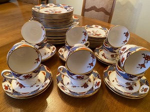 lot 10 image: Spode Shima China Set- Service for 12