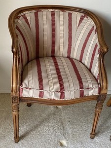 lot 21 image: Pair of Vintage Accent Chairs