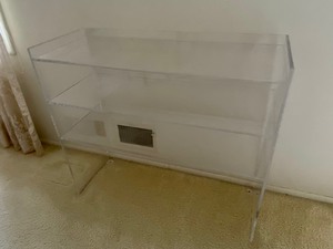 lot 5 image: Lucite Shelf