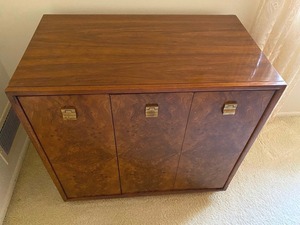lot 11 image: Vintage Drexel Petite Console Cabinet