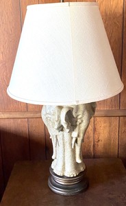lot 35 image: Elephant Figurine Table Lamp