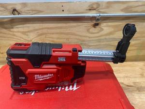 lot 21 image: MILWAUKEE M12 Hammervac Universal Dust Extractor (2306-20) Tool Only