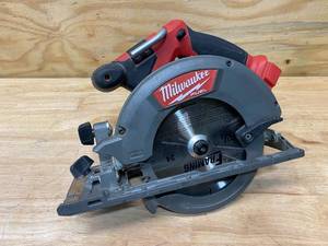 lot 37 image: MILWAUKEE M18 FUEL 18-Volt Lithium-Ion Brushless Cordless 6-12 in. Circular Saw (Tool-Only)
